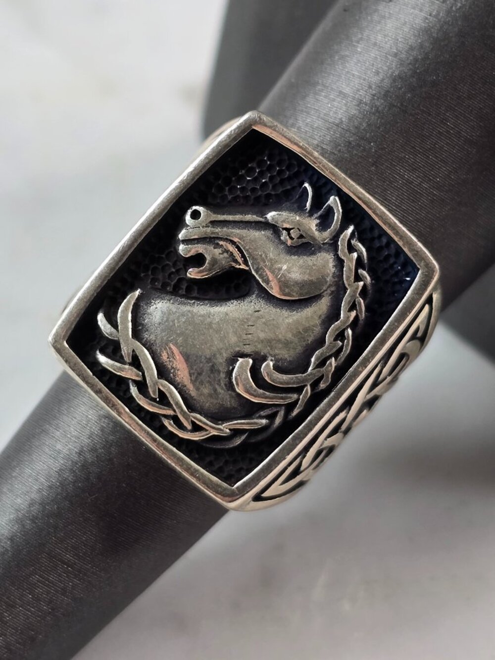 Mens Sterling Silver Celtic Knot Horse Head Ring 13.5g E3010